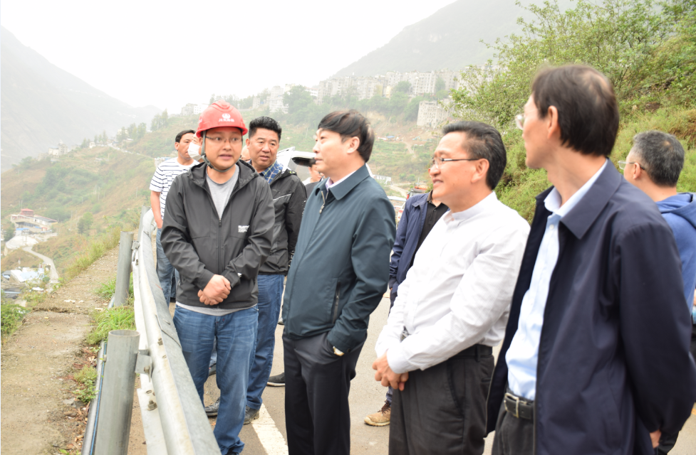 四川省實施西部大開發(fā)辦公室副主任、四川省發(fā)展和改革委員會副主任鄧長金到金陽河特大橋項目調(diào)研指導(dǎo)