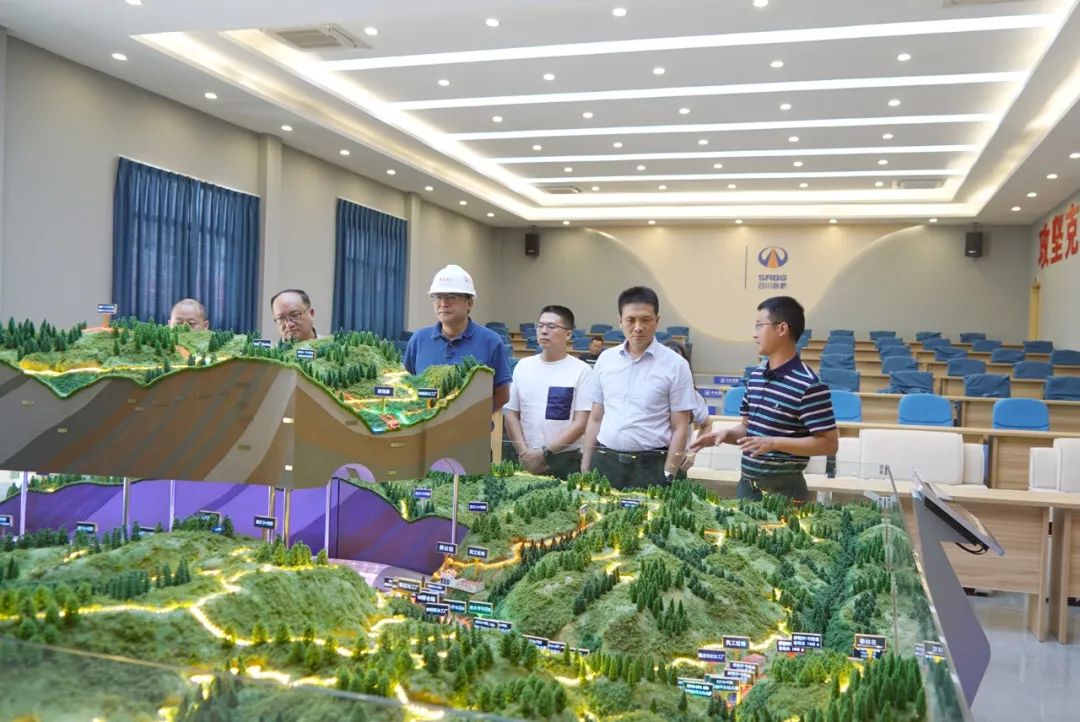 四川路橋黨委委員、紀委書記朱年紅到寧攀高速ZCB1-7/8分部檢查指導工作