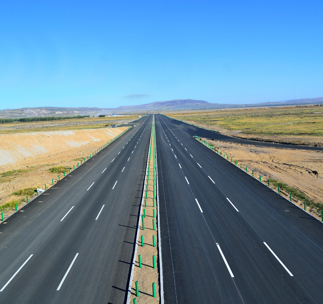 2013年-內(nèi)蒙古京新路路面施工一處