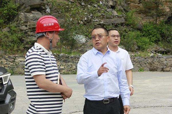 四川路橋黨委副書記、副董事長、總經(jīng)理羊勇赴川汶高速TJ7項目檢查指導工作
