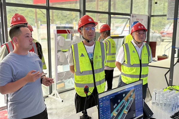 西香高速ZCB4總包部項(xiàng)目開展“青年大講堂”